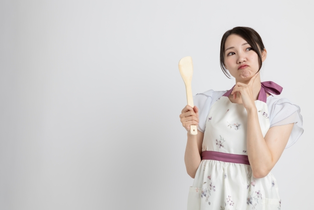 悩む主婦